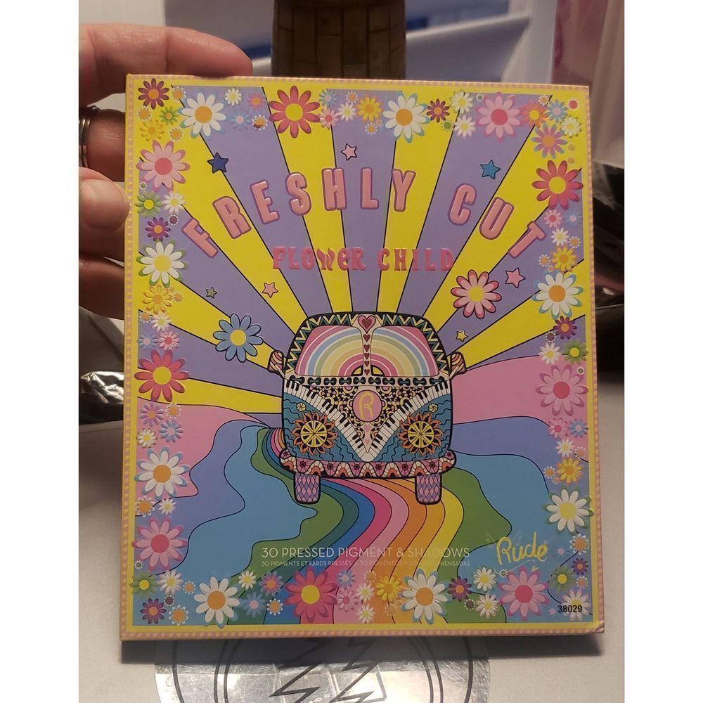 FRESHLY CUT FLOWER CHILD MAKE UP BOOKLET NWT